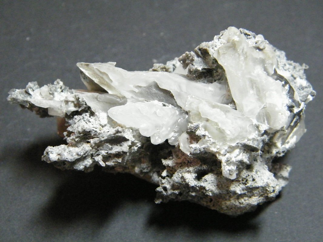 Hydrocerussite coating Cerussite
90x100x60mm
(Autor: Heimo Hellwig)