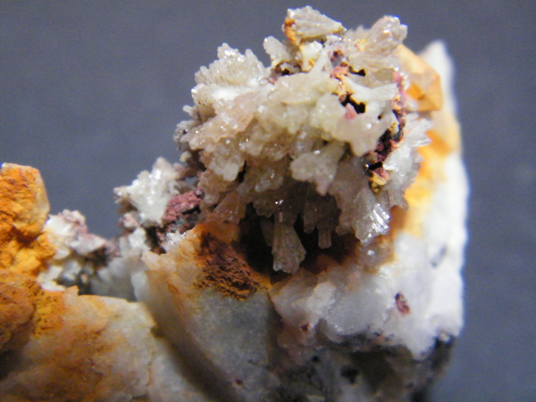 Mimetite and Calcite
55x35x30mm
(Autor: Heimo Hellwig)
