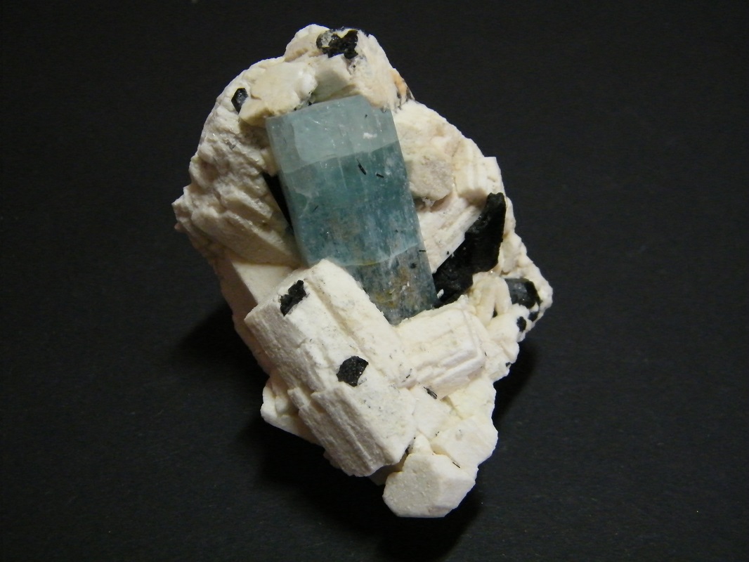 Beryl (variety aquamarine), Feldspar
55x70x45mm
(Autor: Heimo Hellwig)
