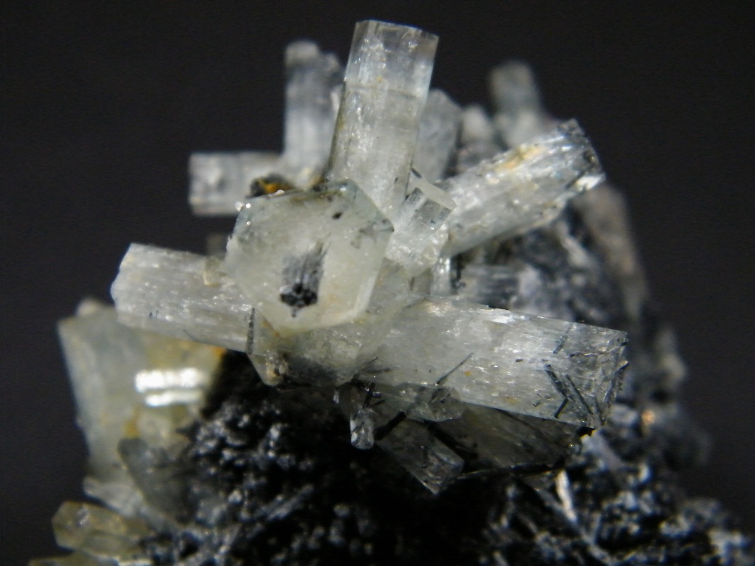 Beryl (variety goshenite), Schorl
70x70x60mm
(Autor: Heimo Hellwig)