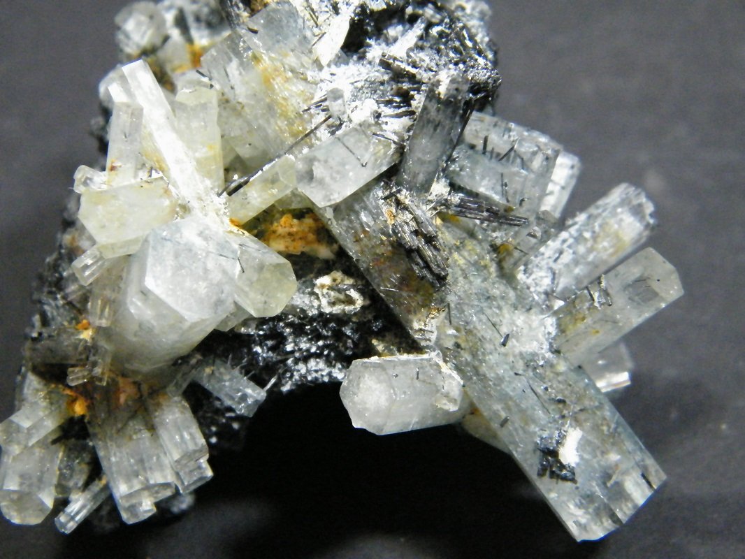 Beryl (variety goshenite), Schorl
70x70x60mm
(Autor: Heimo Hellwig)