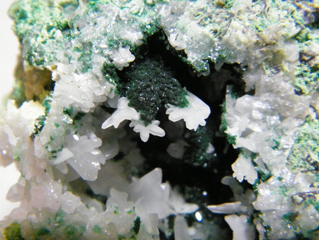Malachite, Cerussite
80x70x50mm
(Autor: Heimo Hellwig)