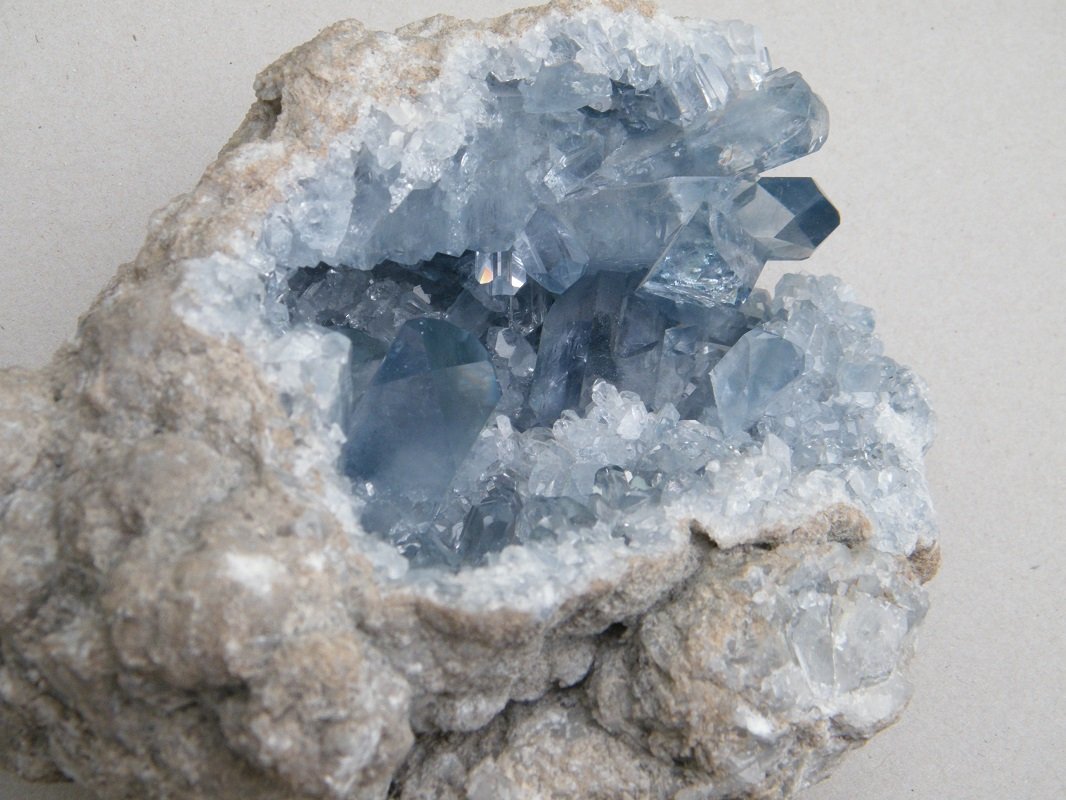 Celestine
180x150x130mm
(Autor: Heimo Hellwig)