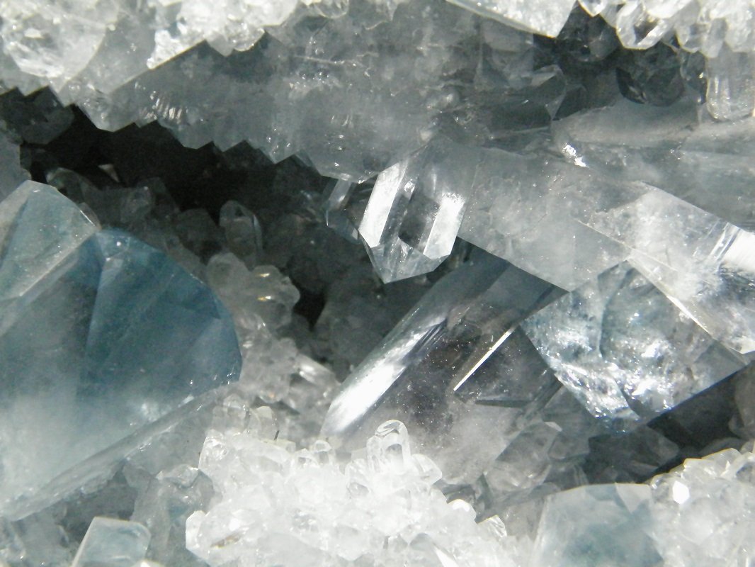 Celestine
180x150x130mm
(Autor: Heimo Hellwig)