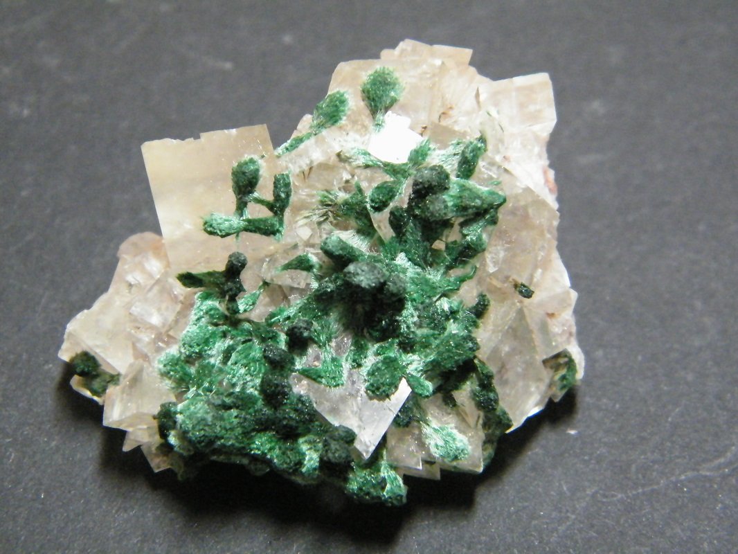 Malachite on Calcite
35x35x15mm
(Autor: Heimo Hellwig)