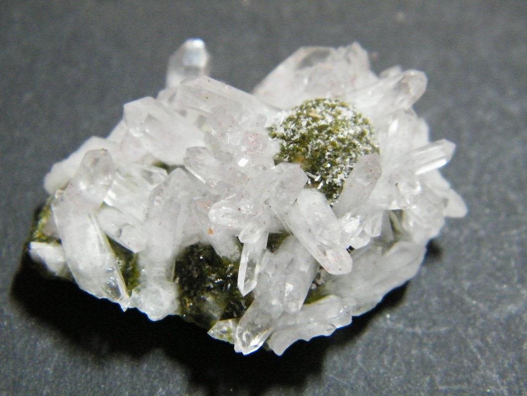 Epidote, Quartz
35x30x15mm
(Autor: Heimo Hellwig)
