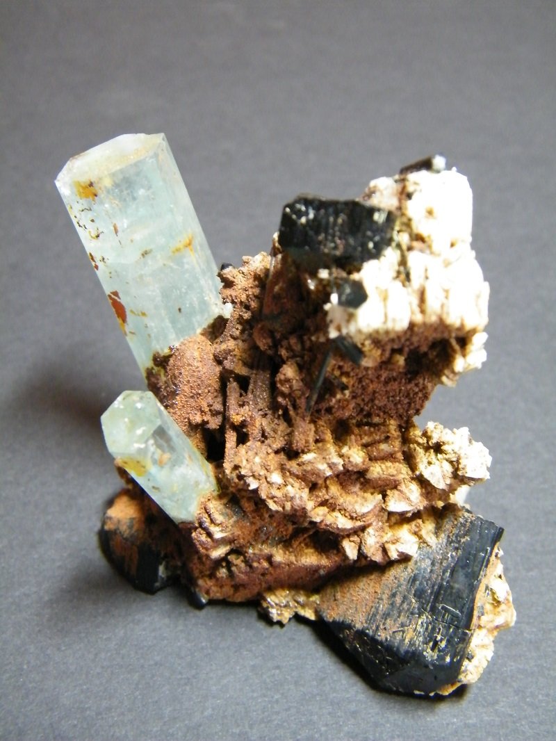 Beryl (var. Aquamarine) and Schorl
70mmx60mmx50mm
(Autor: Heimo Hellwig)