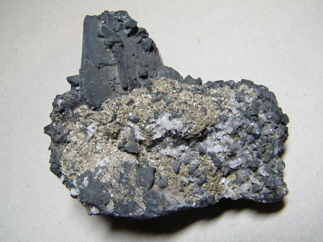 Tennantite with Pyrite and Quartz
90mmx80mmx30mm
(Autor: Heimo Hellwig)