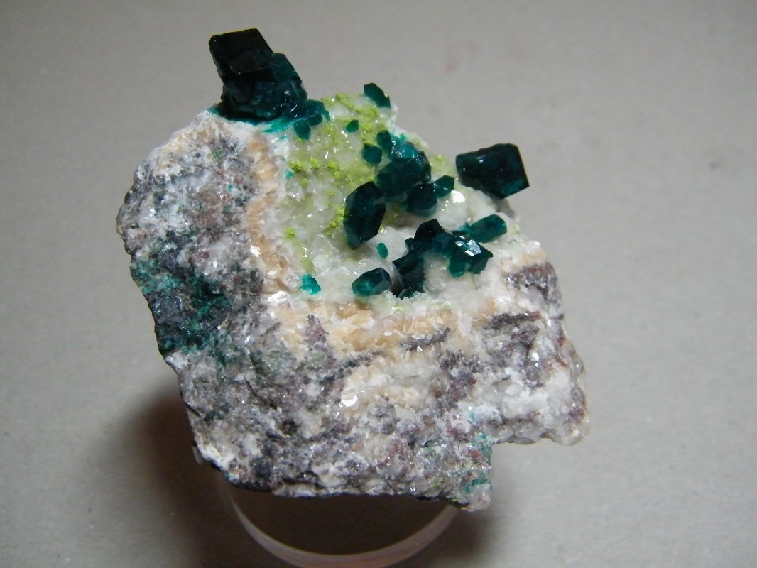 Dioptase on Calcite
70mm x 60mm x 40mm
(Autor: Heimo Hellwig)