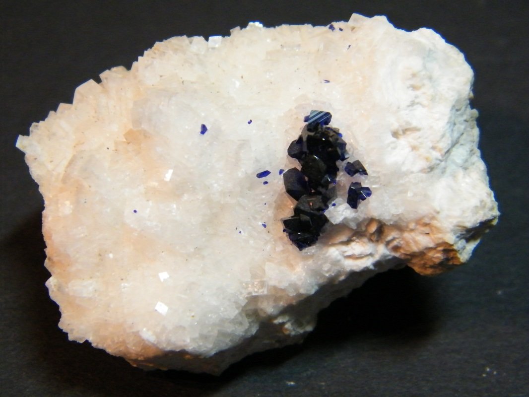 Azurite on Calcite
50mm x 35mm
(Autor: Heimo Hellwig)