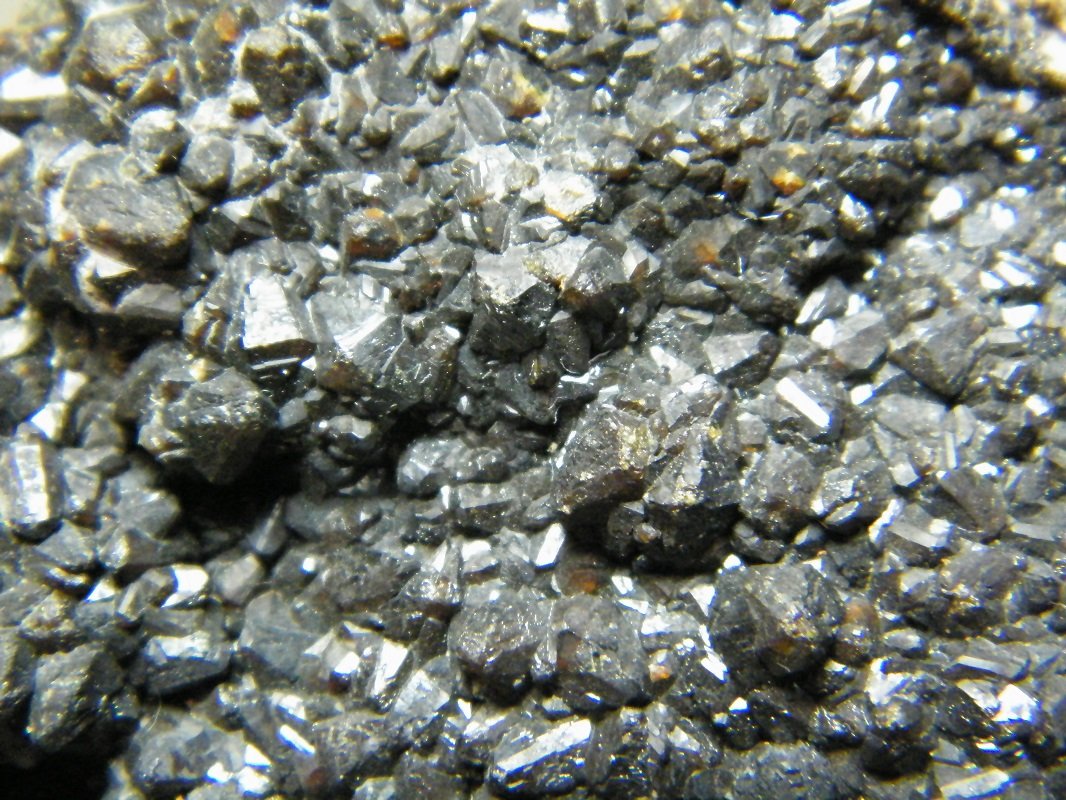 Descloizite
80mm x 65mm x 20mm
(Autor: Heimo Hellwig)
