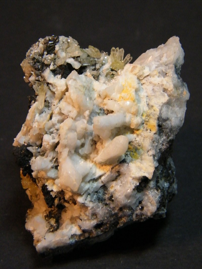 Aragonite and Mimetite
40mm x 50mm x 30mm
(Autor: Heimo Hellwig)