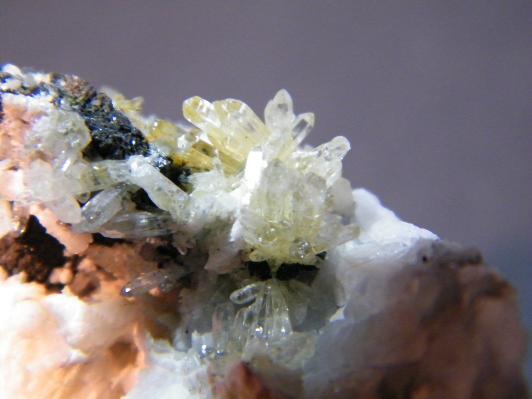 Aragonite and Mimetite
40mm x 50mm x 30mm
(Autor: Heimo Hellwig)