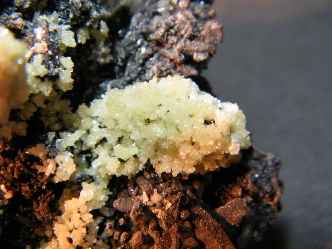 Mimetite
65mm x 50mm x 45mm
(Autor: Heimo Hellwig)