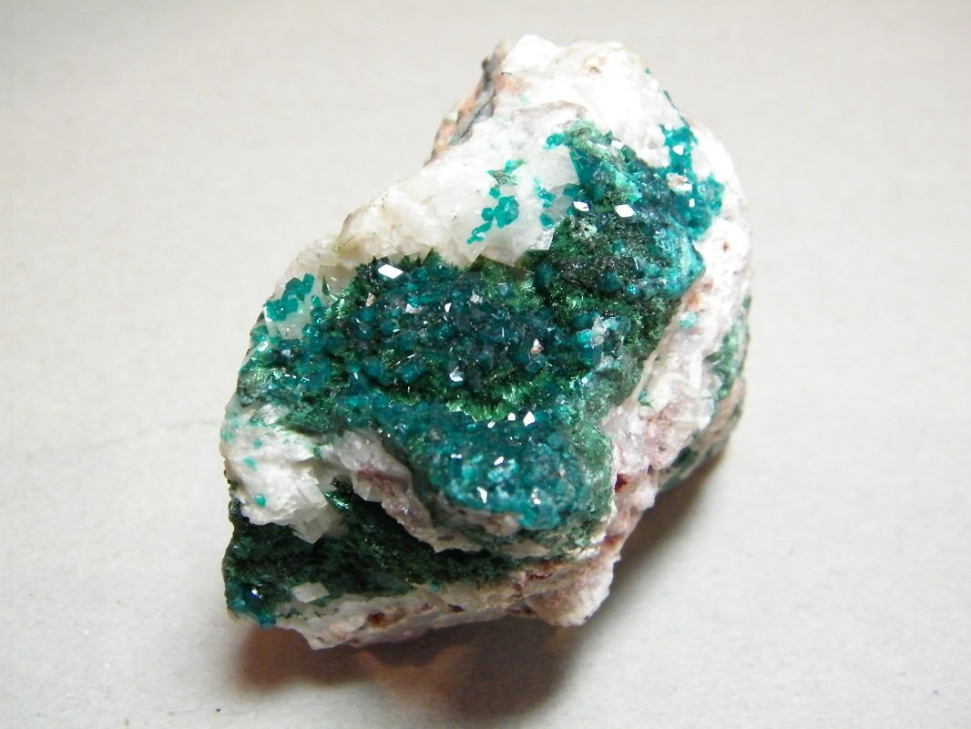 Dioptase and Malachite
35mm x 70mm x 70mm
(Autor: Heimo Hellwig)