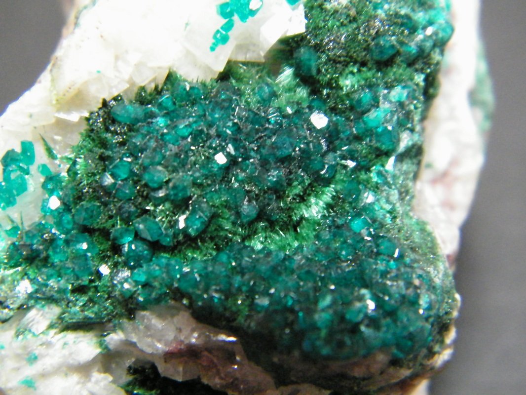 Dioptase and Malachite
35mm x 70mm x 70mm
(Autor: Heimo Hellwig)