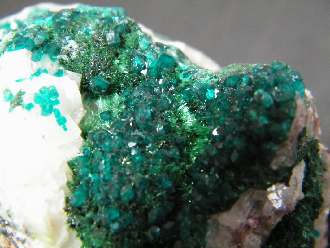 Dioptase and Malachite
35mm x 70mm x 70mm
(Autor: Heimo Hellwig)