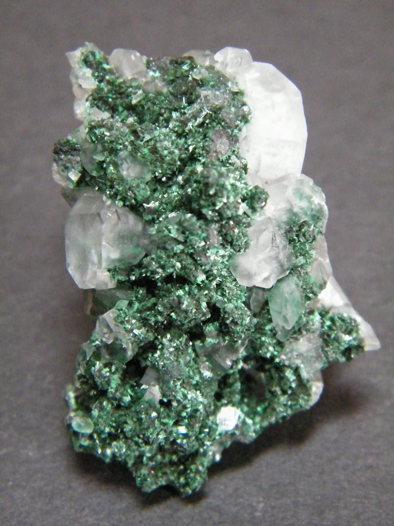 Smithsonite and Malachite
30mm x 42mm x 20mm
(Autor: Heimo Hellwig)