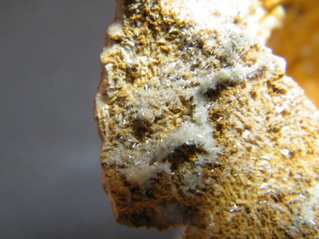 Mimetite on Dolomite
100mm x 60mm x 45mm
(Autor: Heimo Hellwig)