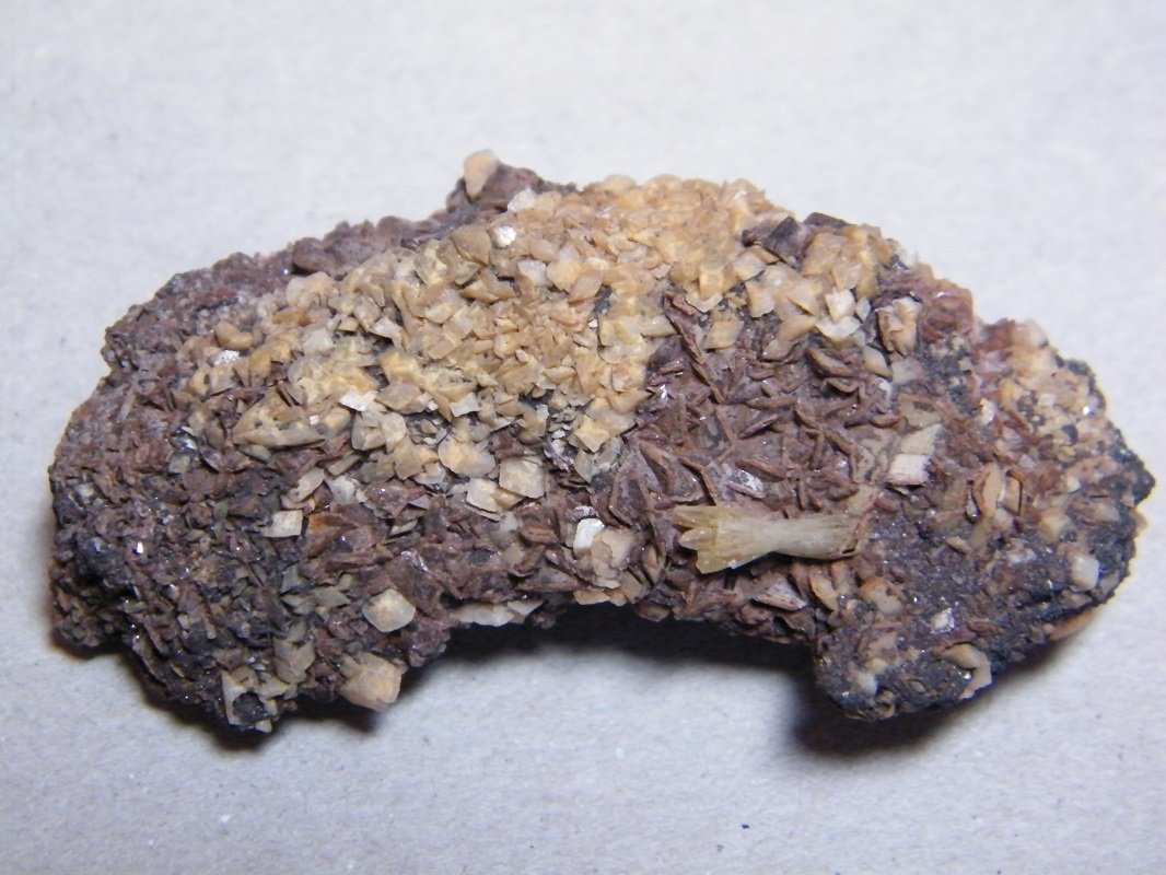 Calcite and Mimetite
60mm x 23mm x 30mm
(Autor: Heimo Hellwig)