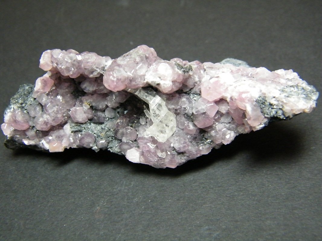 Smithsonite and Cerussite
95mm x 40mm x 35mm
(Autor: Heimo Hellwig)
