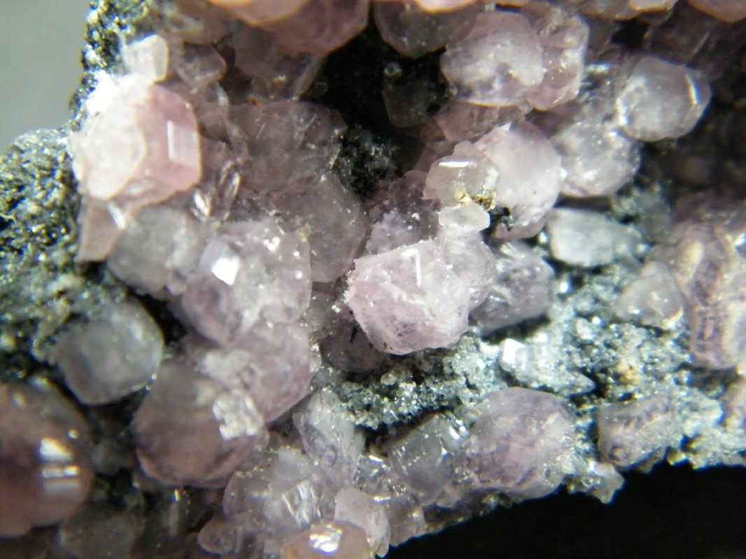 Smithsonite and Cerussite
95mm x 40mm x 35mm
(Autor: Heimo Hellwig)