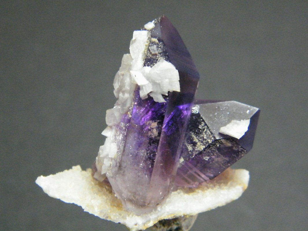 Quartz var Amethyst
40mm x 32mm x 20mm
(Autor: Heimo Hellwig)