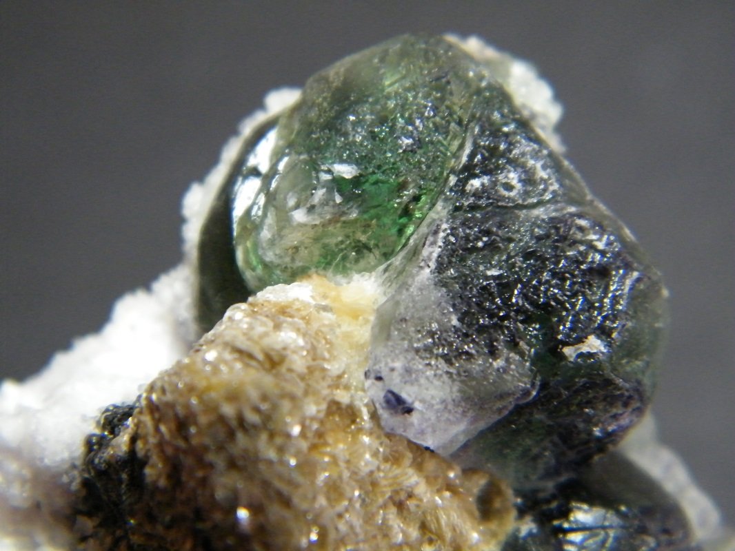 Fluorite and Muscovite
67mm x 65mm x 50mm
(Autor: Heimo Hellwig)