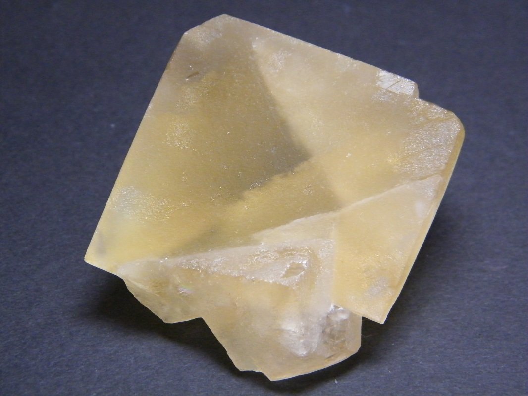 Fluorite
68mm x 64mm x 45mm
(Autor: Heimo Hellwig)