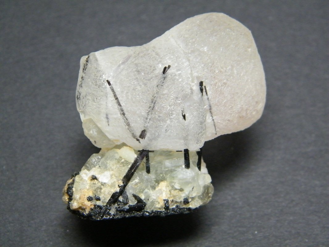 Fluorite with Schorl inclusions
40mm x 40mm x 40mm
(Autor: Heimo Hellwig)