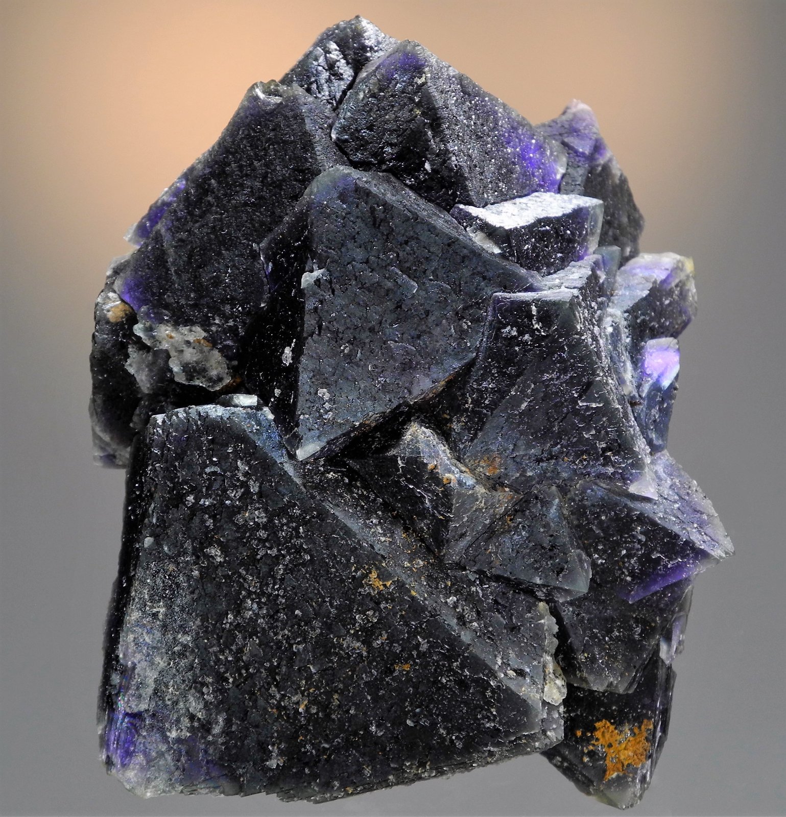 Fluorite
10.1 x 8.0 cm. Largest crystal is 5.5 cm.
(Autor: Philip Simmons)