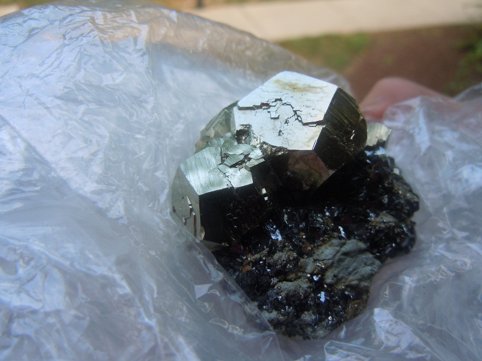 Pyrite on Hematite
5.1 x 5.1 cm
(Autor: Casimir Sarisky)