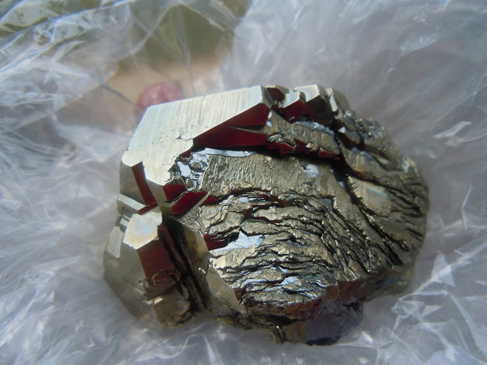 Pyrite with Hematite
5.72 x 5.1 x 4.5 cm
(Autor: Casimir Sarisky)