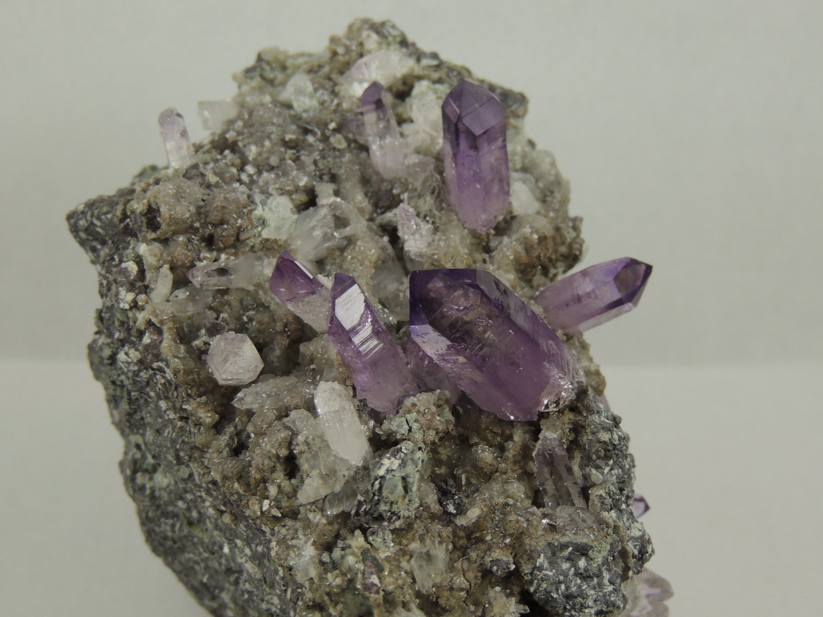 Quartz (var. Amethyst)
9.5 x 7.1 x 5.7 centimeters
(Autor: Ricardo Melendez)