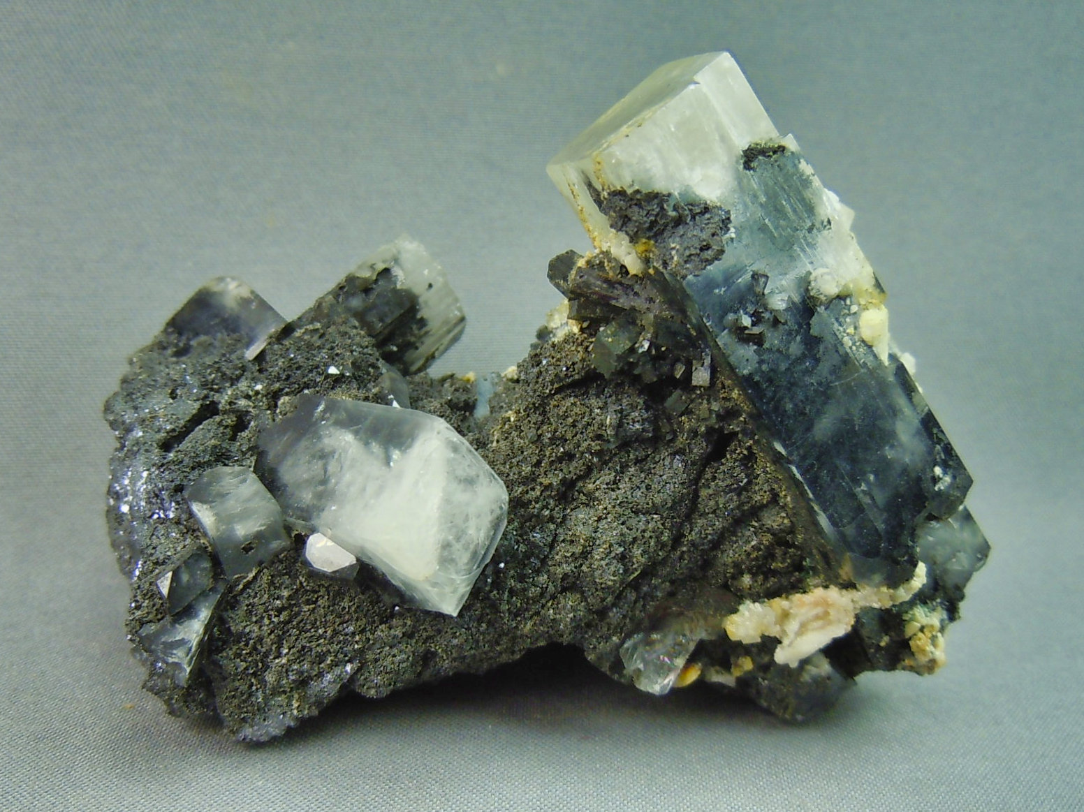 Anglesite
5.0 cm x 4.8cm
(Autor: rweaver)