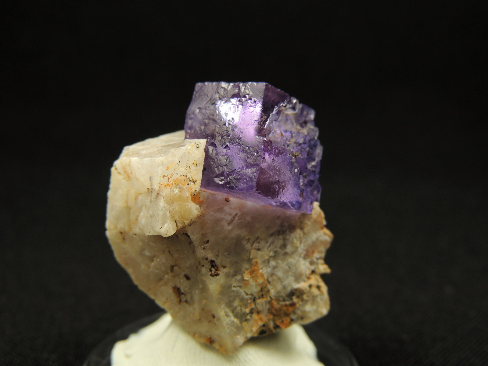 Fluorite
2.5 x 2.3 x 2.1 centimeters
(Autor: Ricardo Melendez)