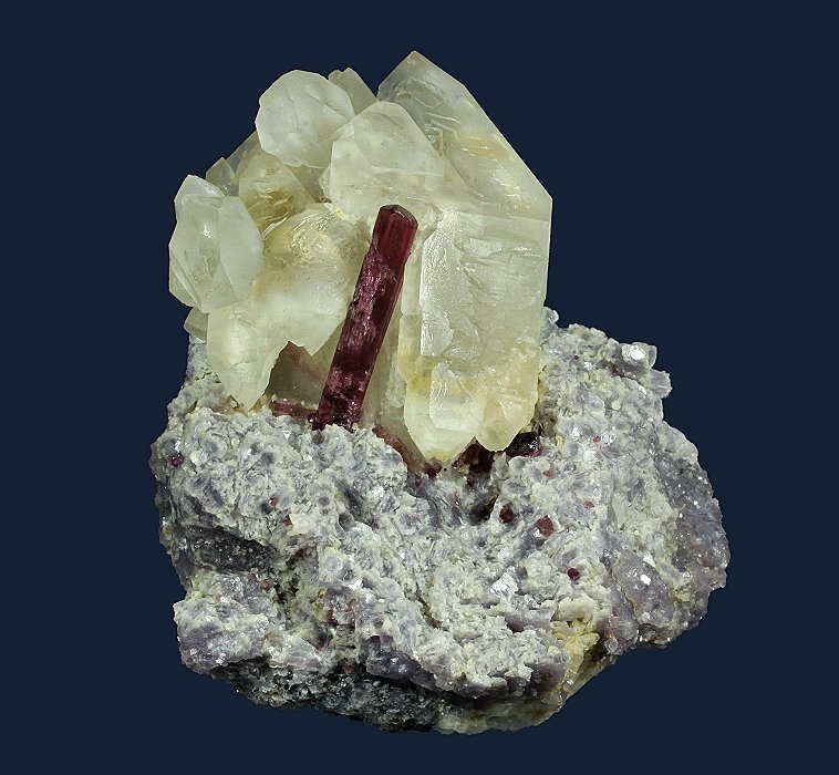 Elbaite on Quartz with Lepidolite
125.0 x 105.0 x 82.0 mm
(Autor: GneissWare)
