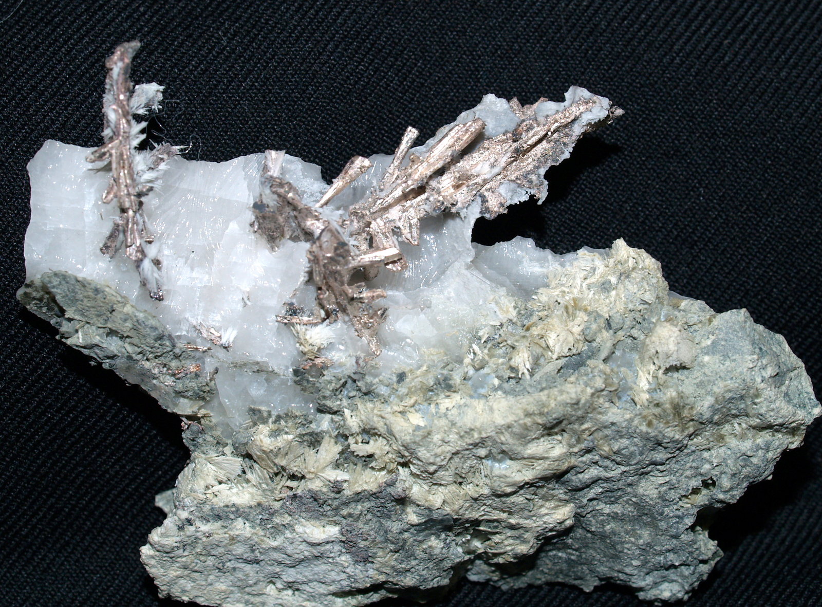 Dyscrasite after Allargentum
9x6x2.5 cm
(Autor: Joseph DOliveira)