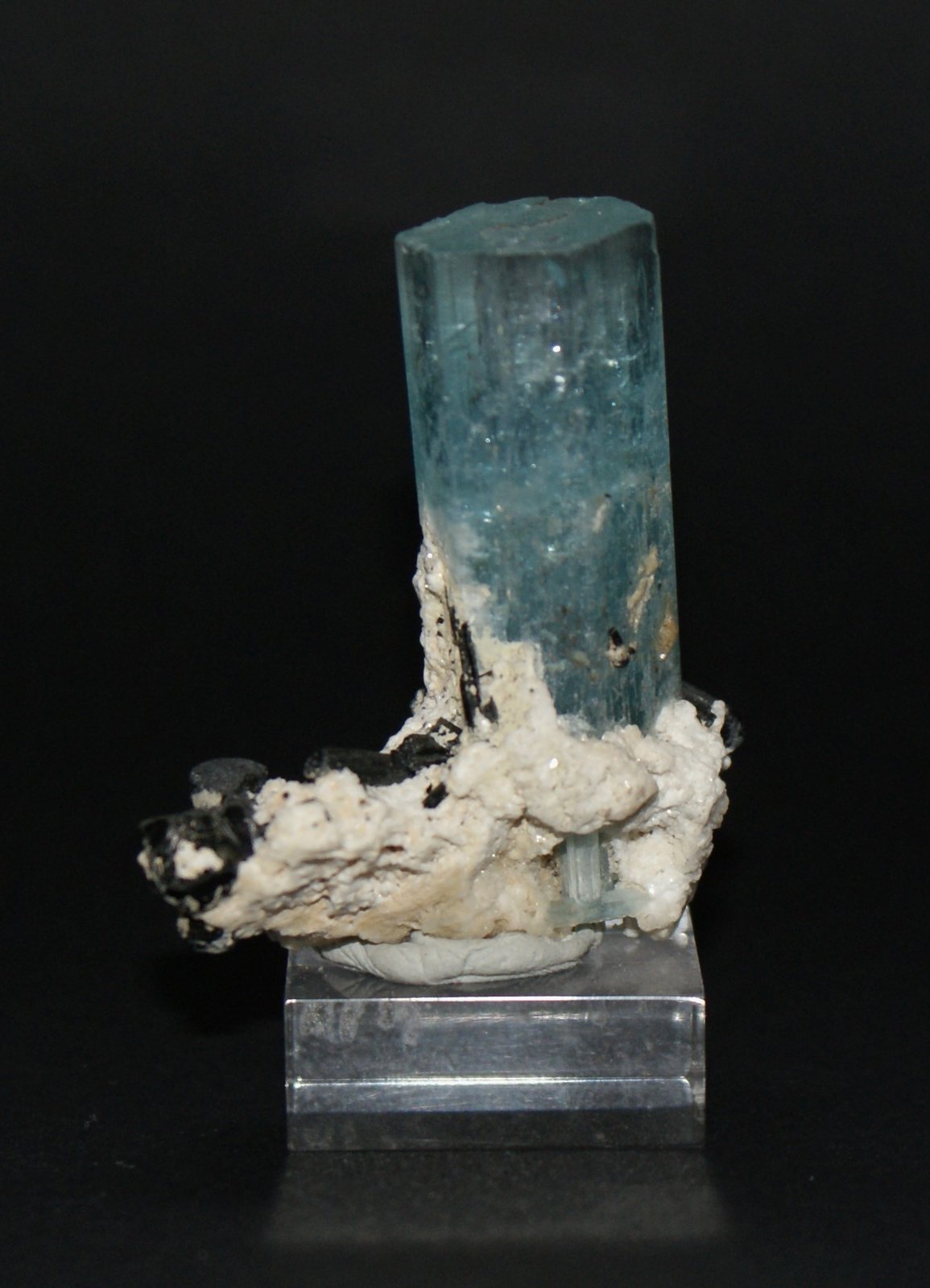 Beryl (variety aquamarine)
45mm x 40mm x 15mm
(Autor: Philippe Durand)