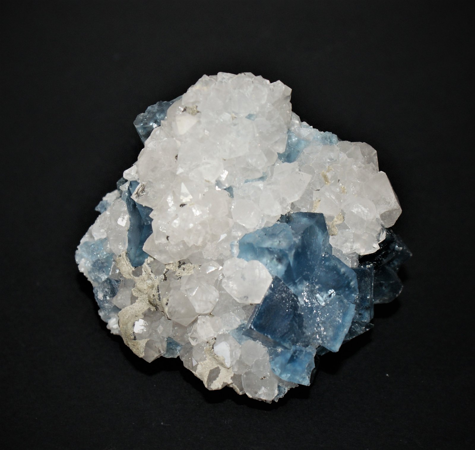 Fluorite and Quartz
60mm x 55mm x 50mm
(Autor: Philippe Durand)