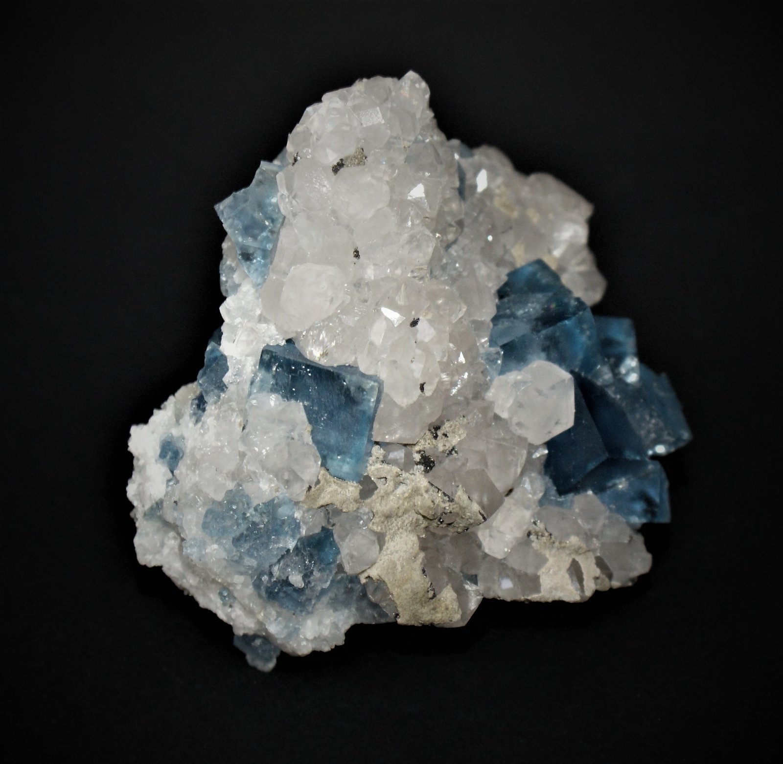 Fluorite and Quartz
60mm x 55mm x 50mm
(Autor: Philippe Durand)