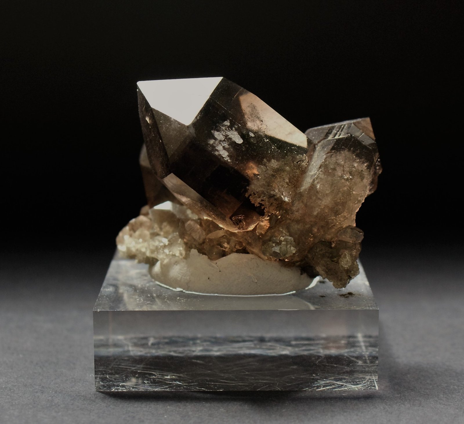 Quartz (variety smoky)
60mm x 60mm x 45mm
(Autor: Philippe Durand)
