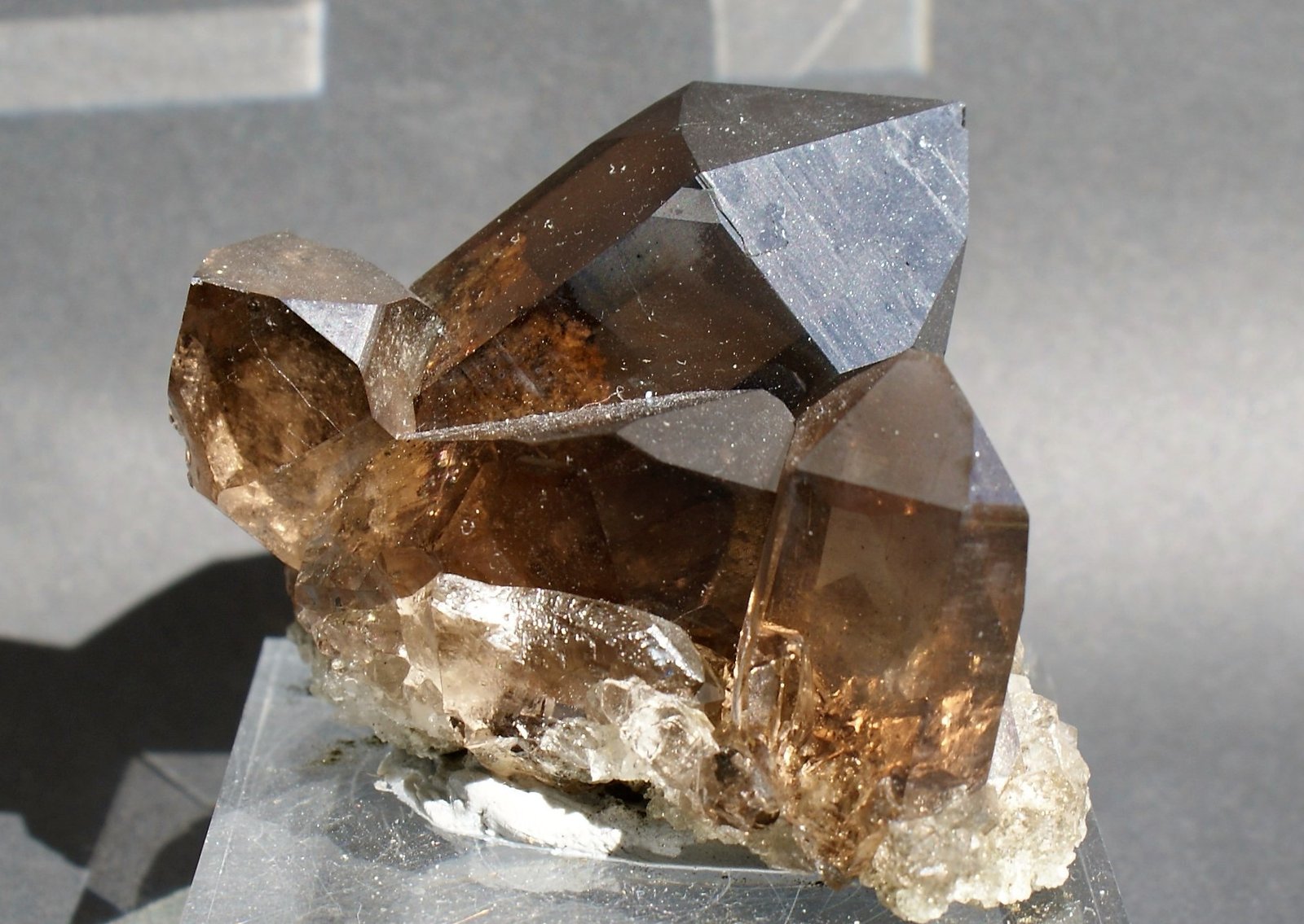 Quartz (variety smoky)
60mm x 60mm x 45mm
(Autor: Philippe Durand)