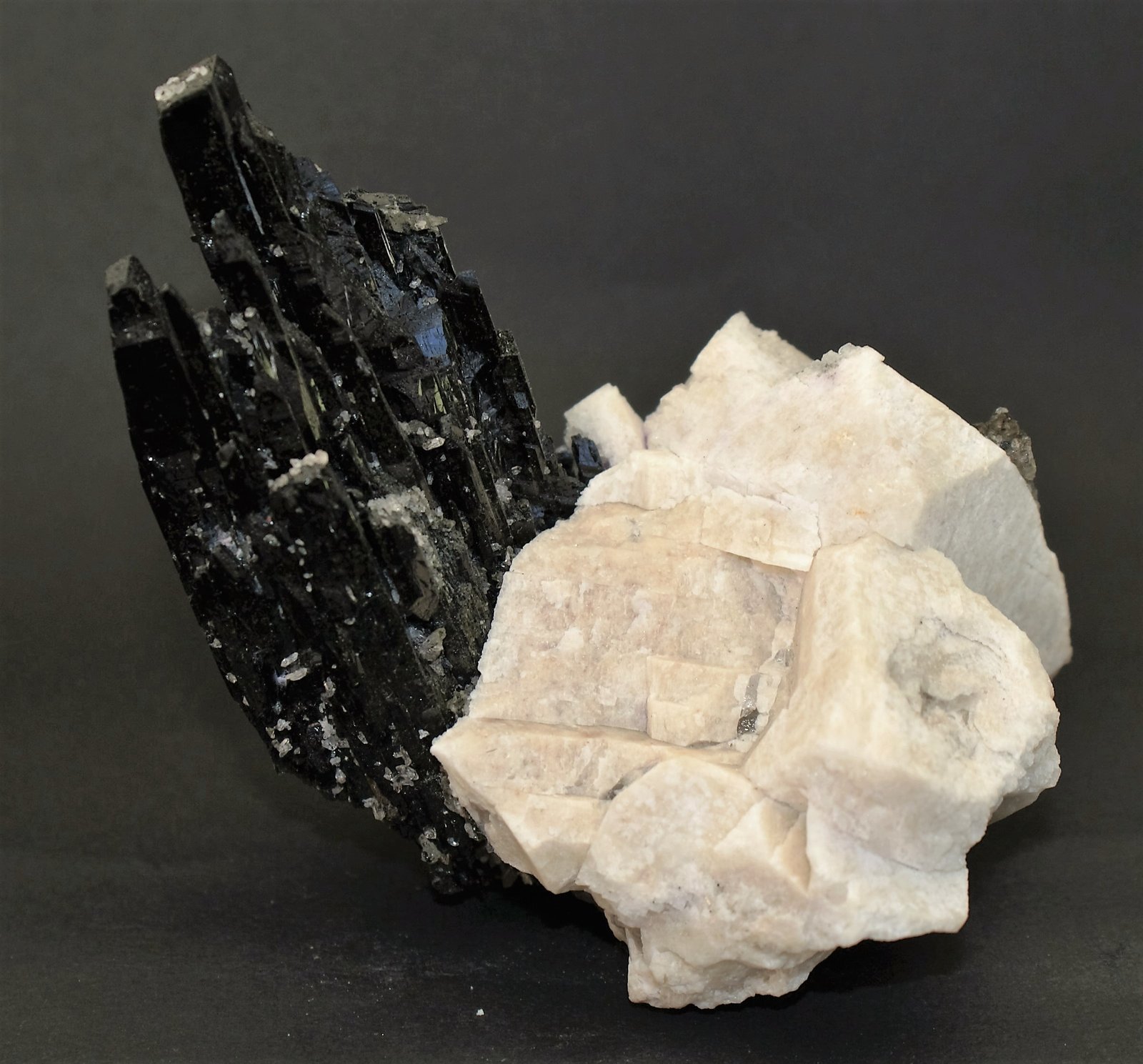 Aegirine
90mm x 85mm x 70mm
(Autor: Philippe Durand)