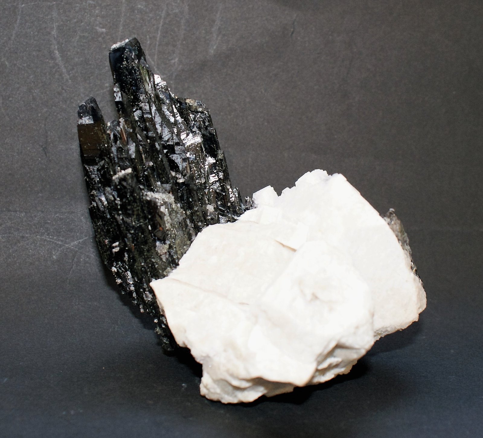 Aegirine
90mm x 85mm x 70mm
(Autor: Philippe Durand)