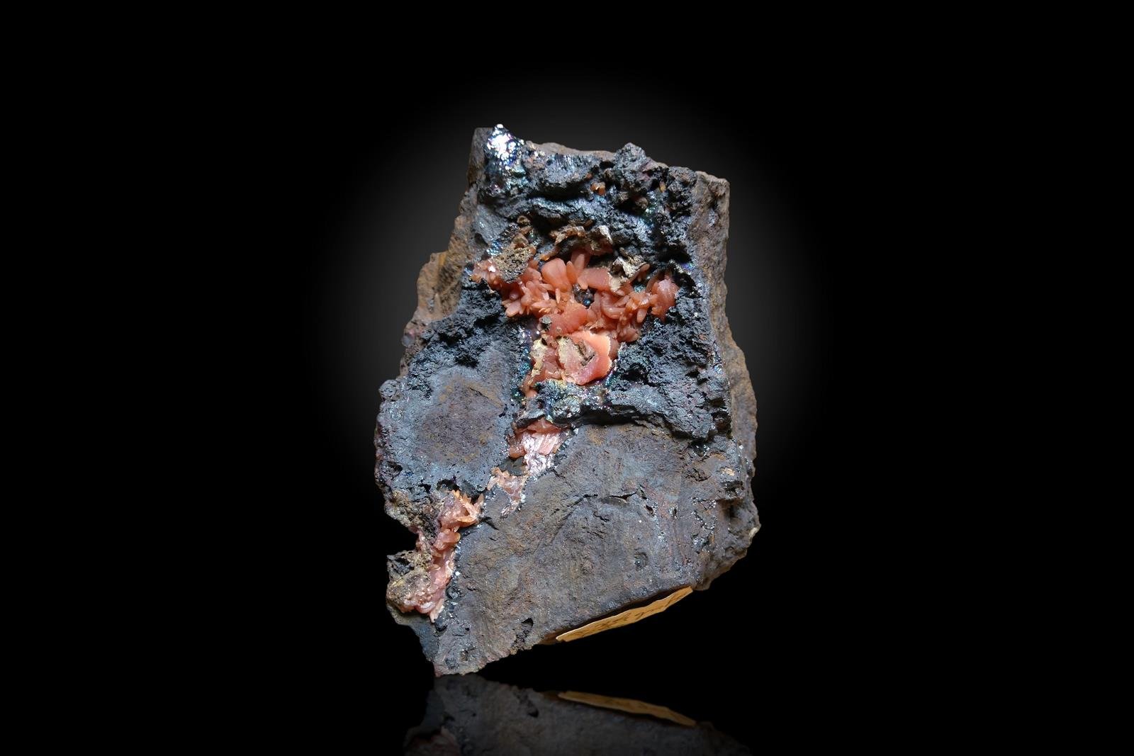 Rhodochrosite and Goethite
80 x 58 x 53 mm
(Autor: SunYi)