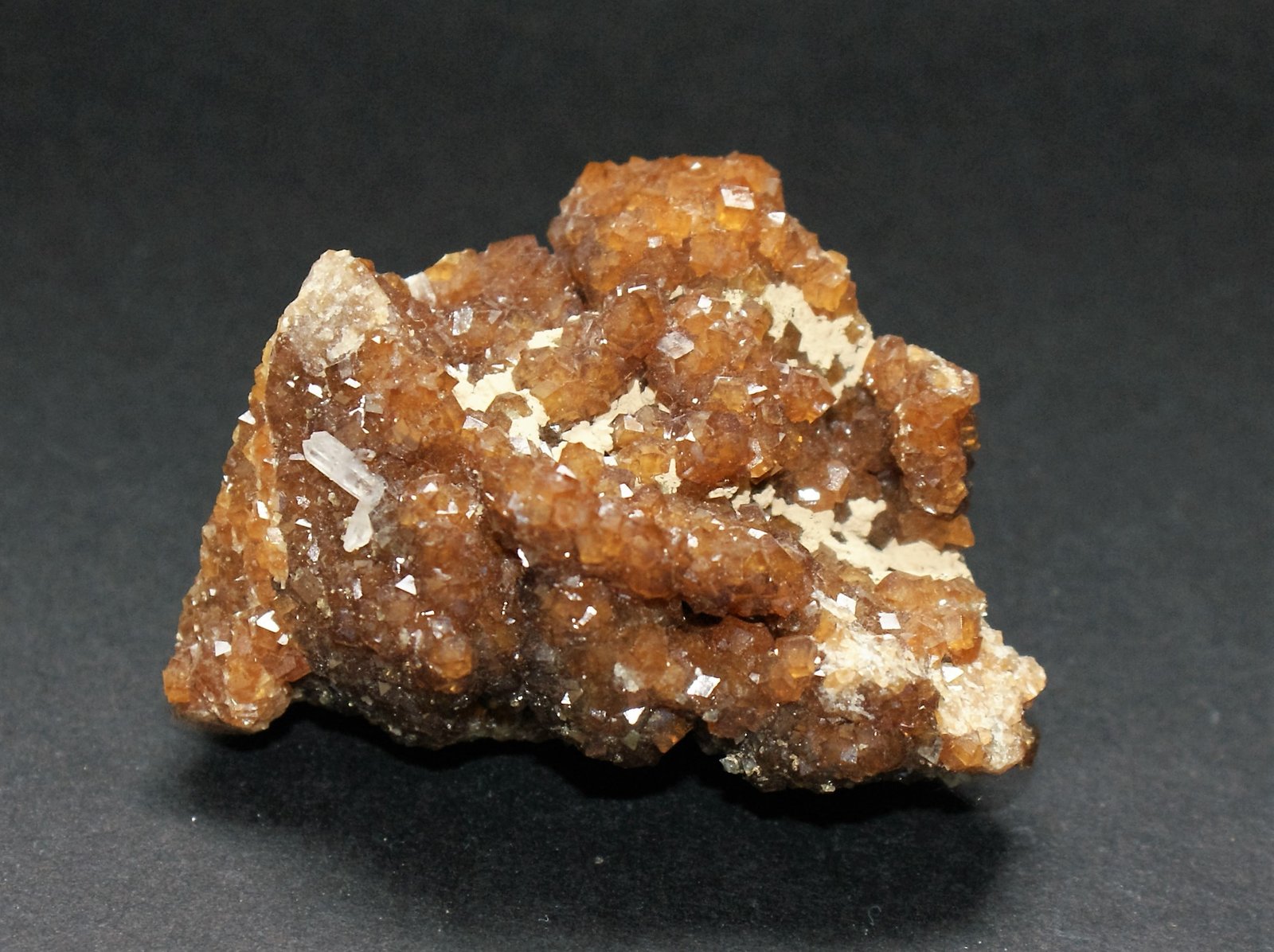 Andradite
58mm x 38mm x 35mm
(Autor: Philippe Durand)