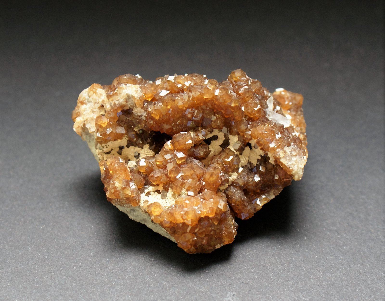 Andradite
58mm x 38mm x 35mm
(Autor: Philippe Durand)