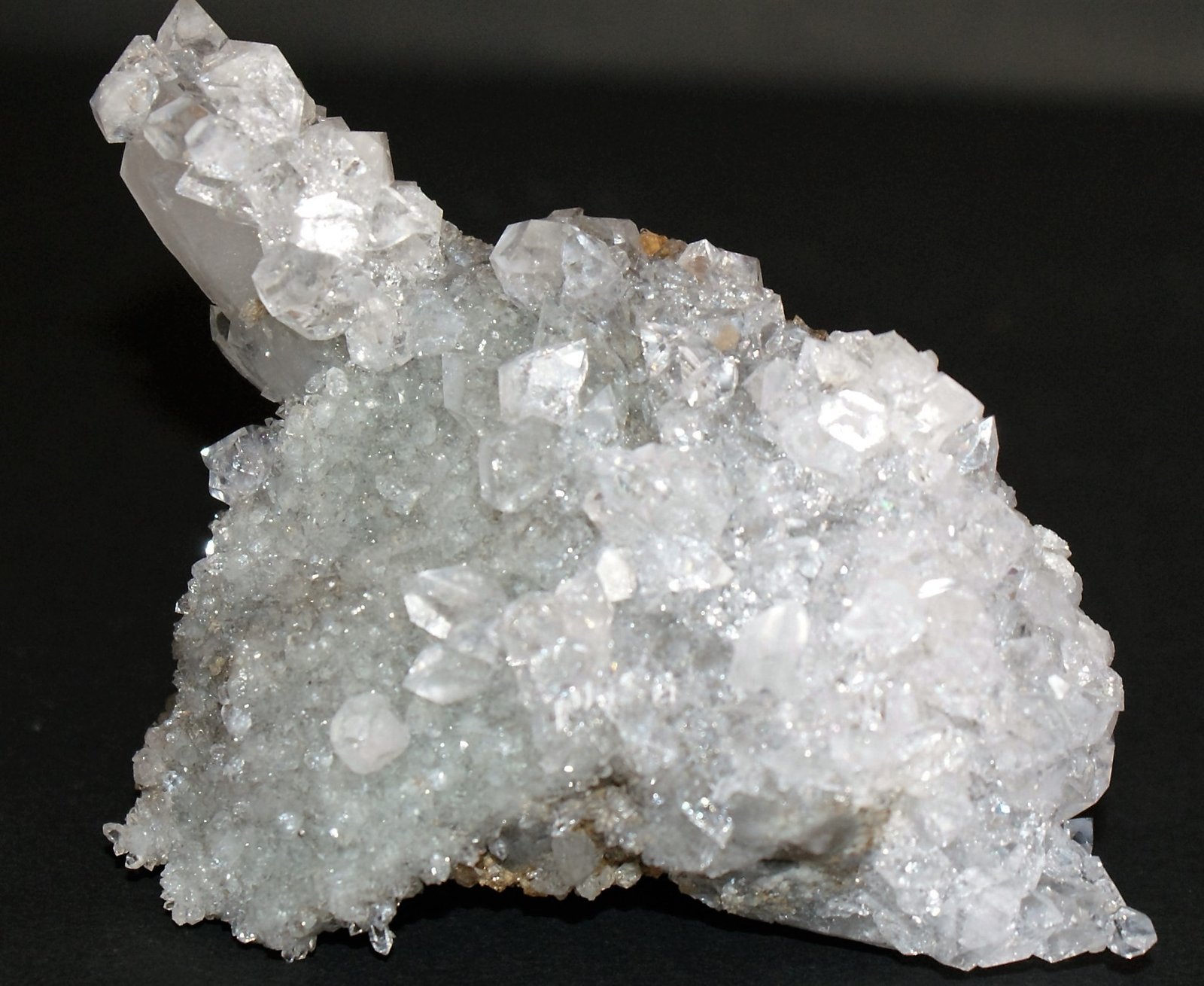 Fluorapophyllite on Quartz
70mm x 60mm x 45mm
(Autor: Philippe Durand)