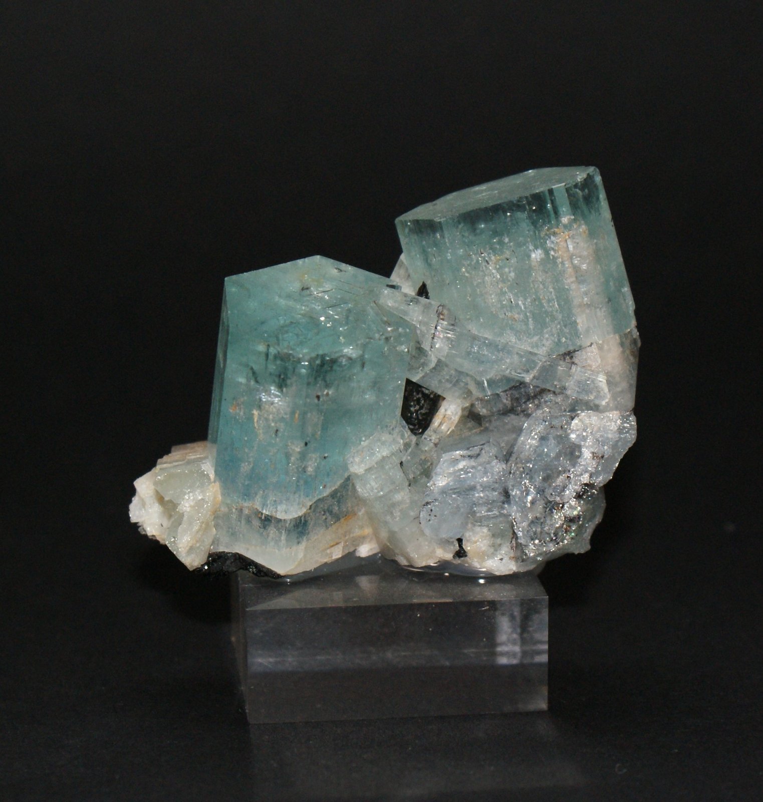 Beryl (variety aquamarine)
50mm x 40mm x 25mm
(Autor: Philippe Durand)